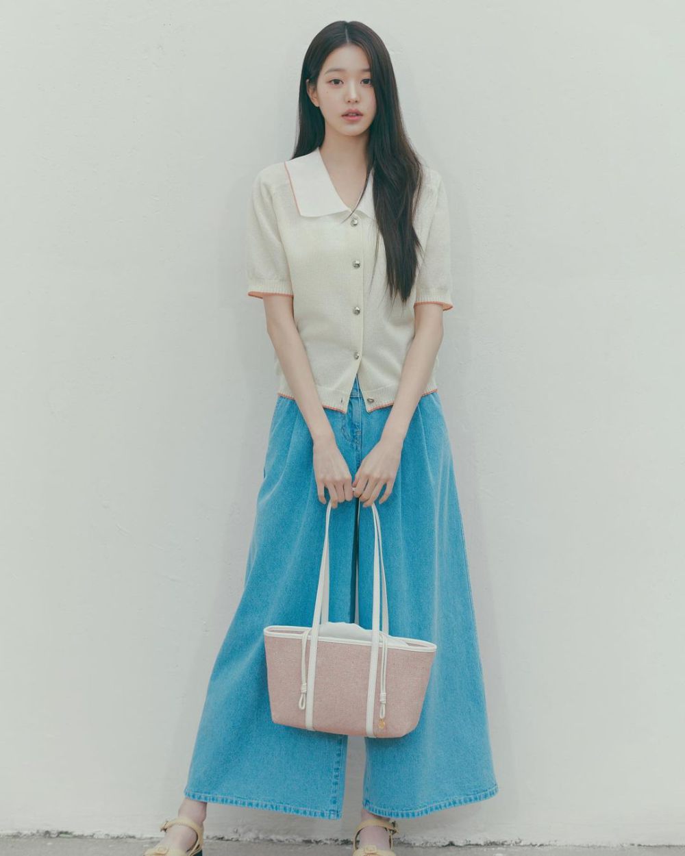 7 Referensi Daily Outfit ala Wonyoung IVE, Denim Jadi Andalannya!