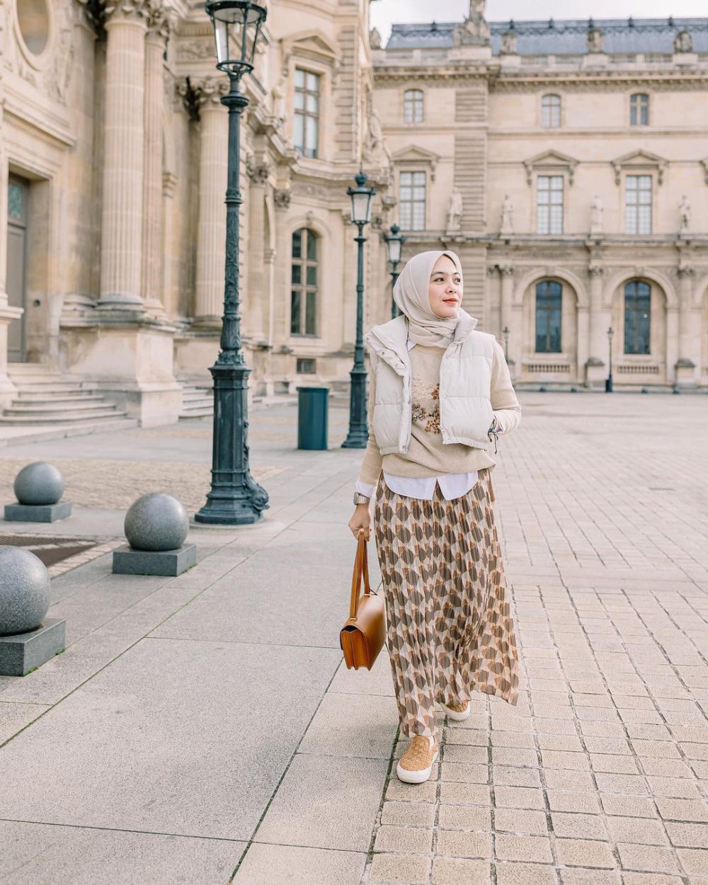 11 Padu Padan Outfit Warna Cokelat Dian Ayu Lestari, Look Warm!