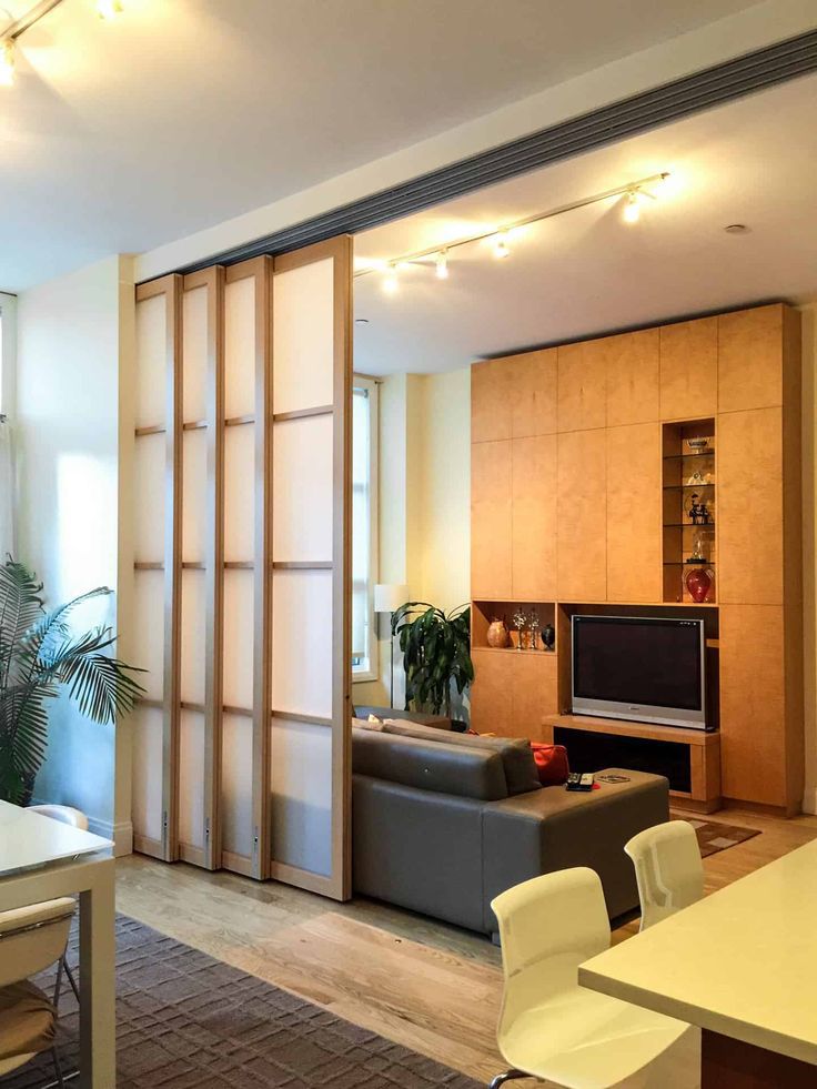 11 Ide Pemanfaatan Slide Door untuk Interior Rumah, Hemat Ruang!