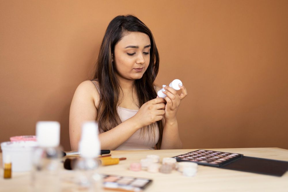 6 Panduan Memilih Concealer yang Cocok untuk Mata Panda, Pilih Warna!