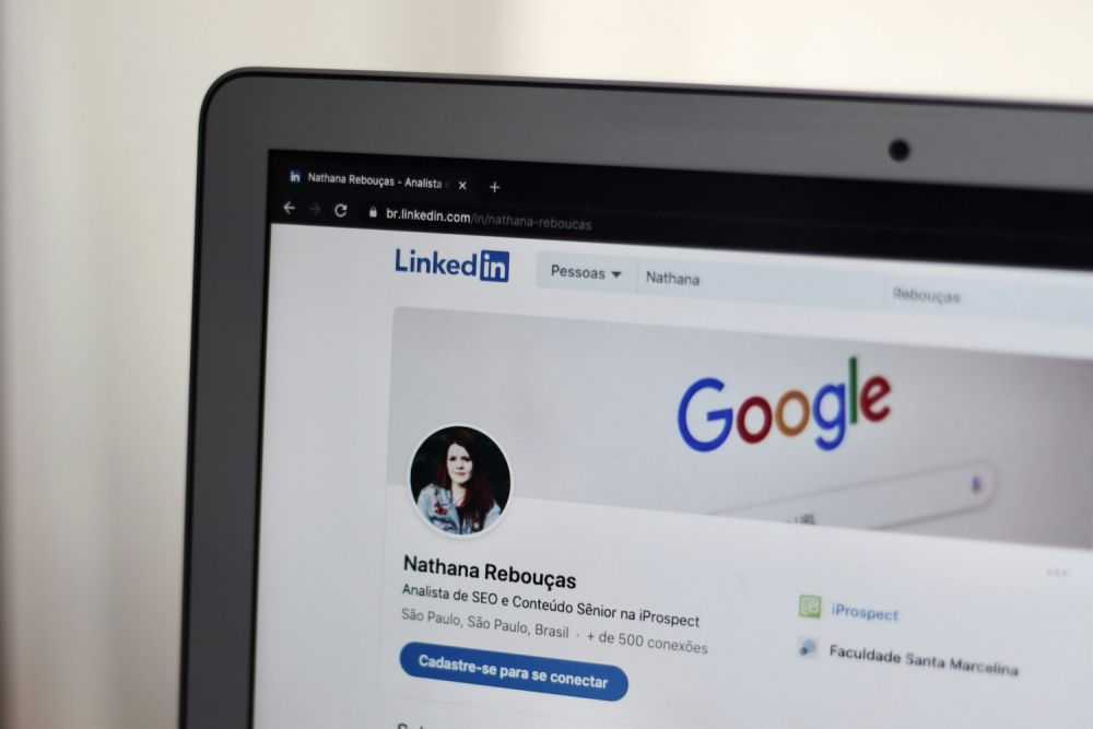 10 Cara Mengoptimalkan Profil LinkedIn untuk yang Baru Memulai  