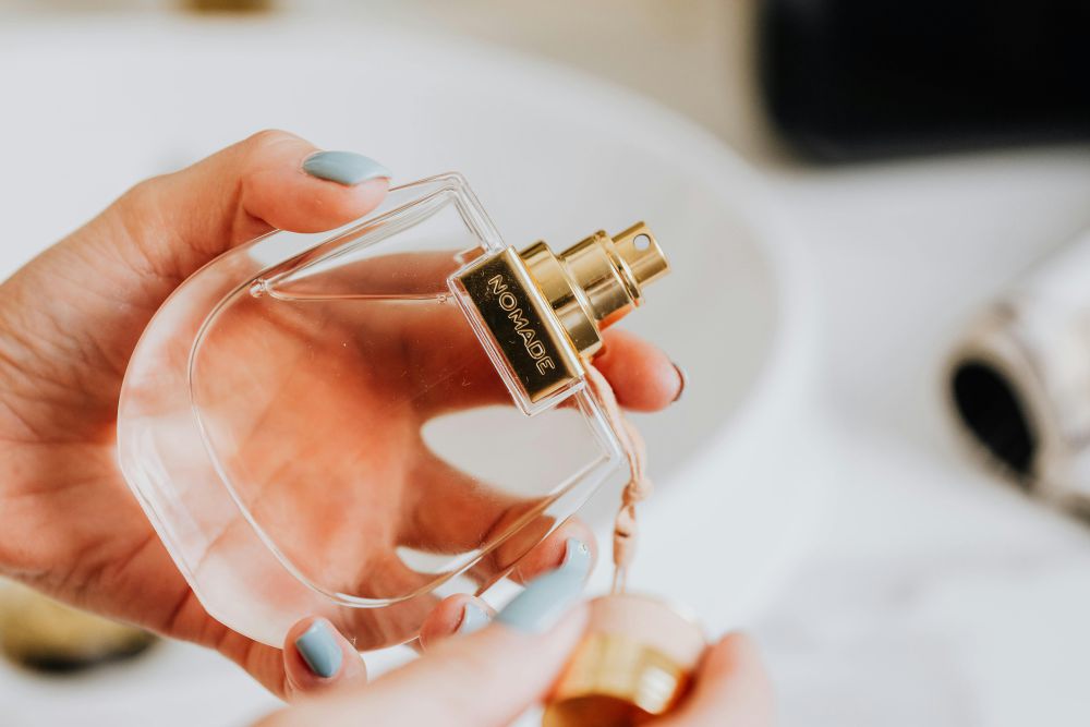 3 Tips Memilih Aroma Parfum yang Cocok Dipakai ke Kantor