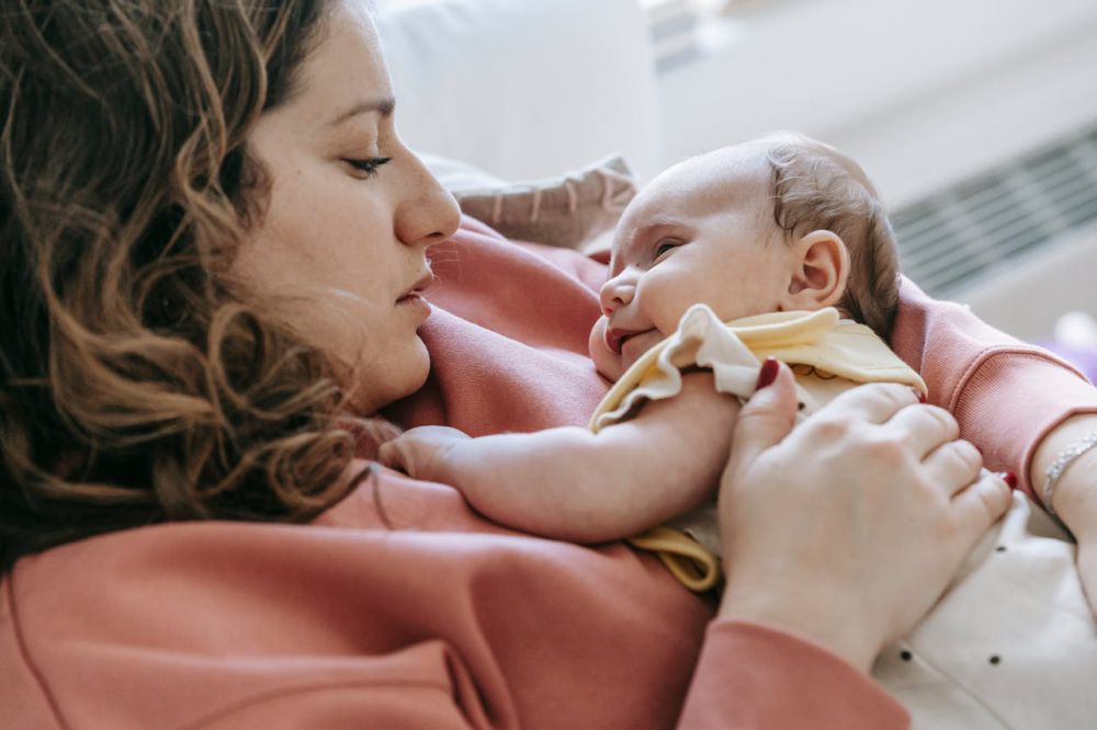 4 Cara Menunjukkan Rasa Peduli pada Ibu yang Baru Melahirkan