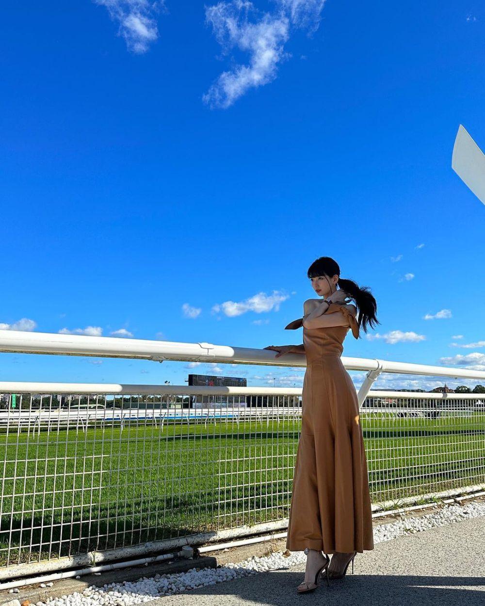 10 Inspirasi Long Dress ala Bae Suzy, Formal hingga Kasual