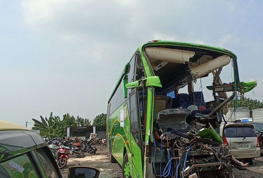 Sopir Bus Study Tour Tertidur Sebelum Menabrak Truk di Tol Jombang