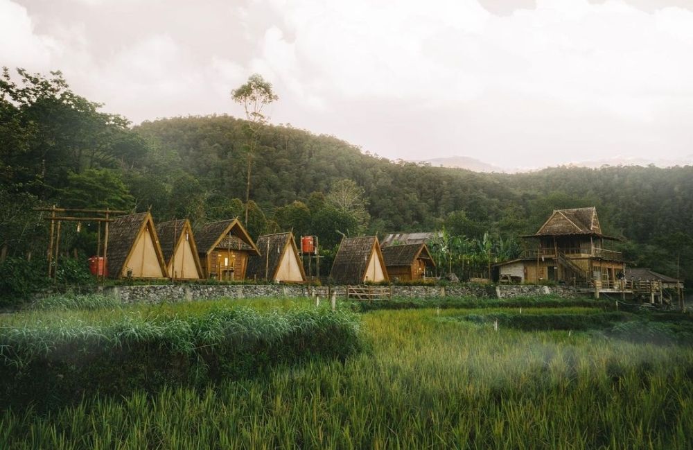 6 Tempat Glamping di Gowa, Panorama Gunung hingga Hutan Pinus