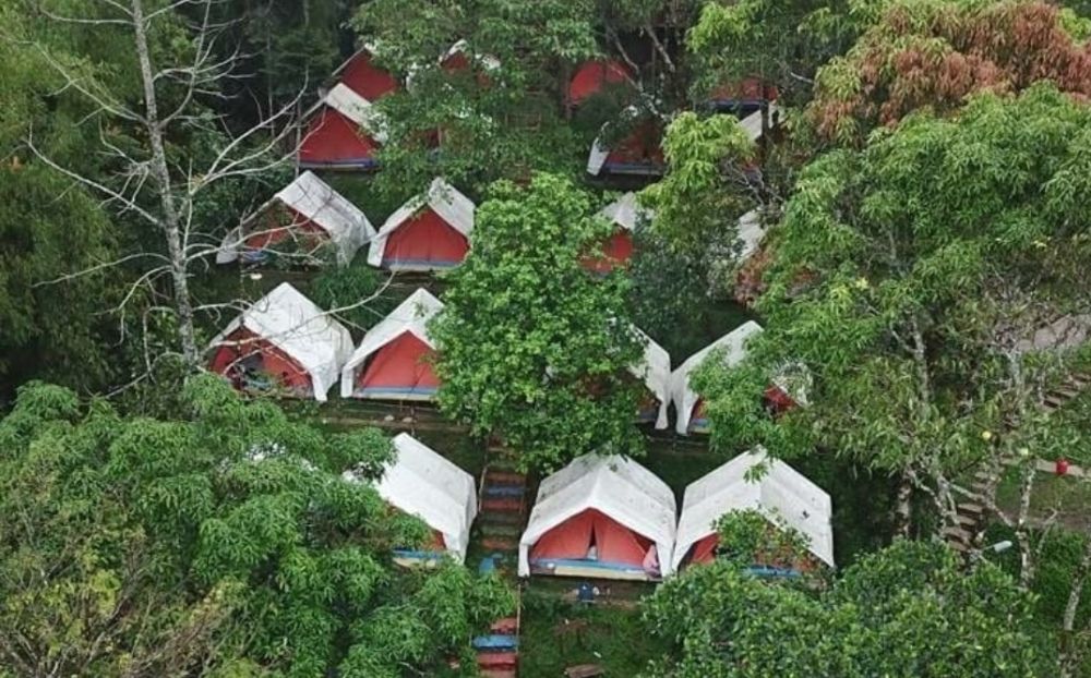 6 Tempat Glamping di Gowa, Panorama Gunung hingga Hutan Pinus