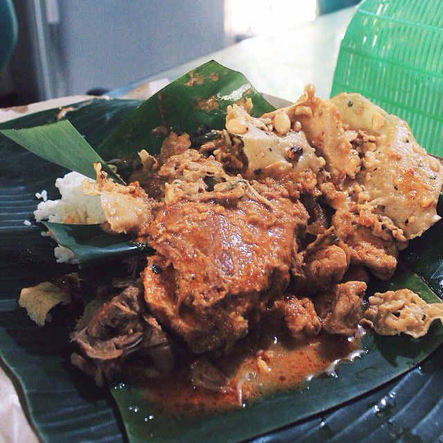 7 Tempat Sarapan Nasi Pecel di Sekitar Alun-alun Jember