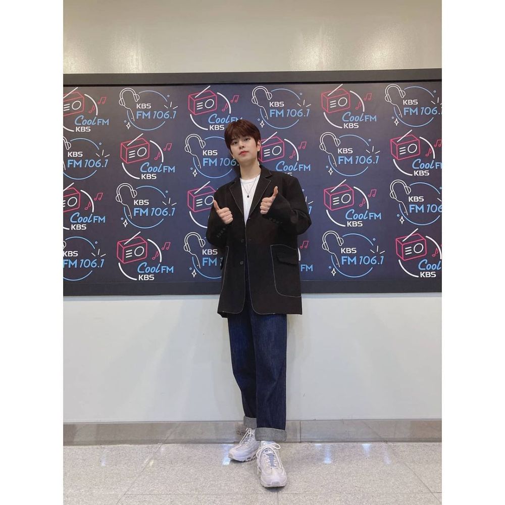 7 Inspirasi Outfit Smart Casual ala Seungmin Stray Kids, Chic Abis!