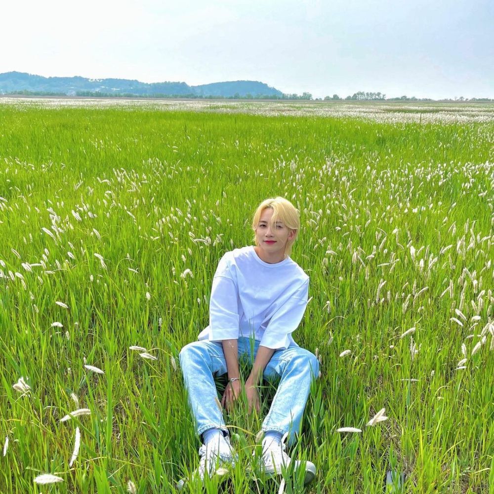 8 Inspirasi OOTD Hangout ala Jeonghan SEVENTEEN, Trendi Kekinian!