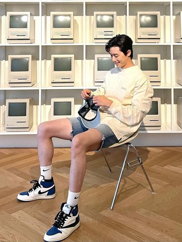 7 Ide Outfit Sporty ala Park Seo Joon, Nyaman buat Daily Wear!