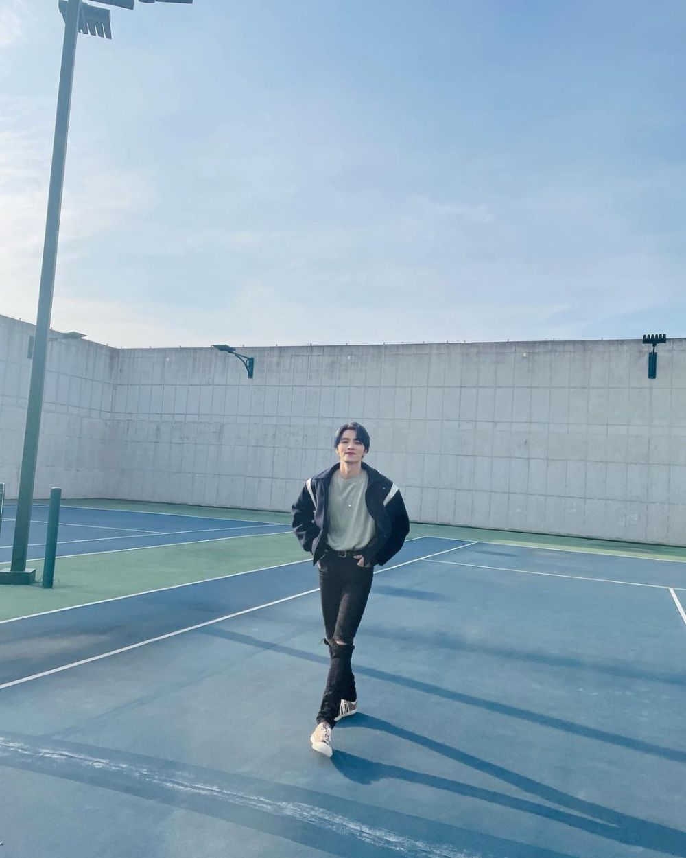 7 Inspirasi Outfit Cowok Mamba ala Xaiojun WayV, Boyfriendable!