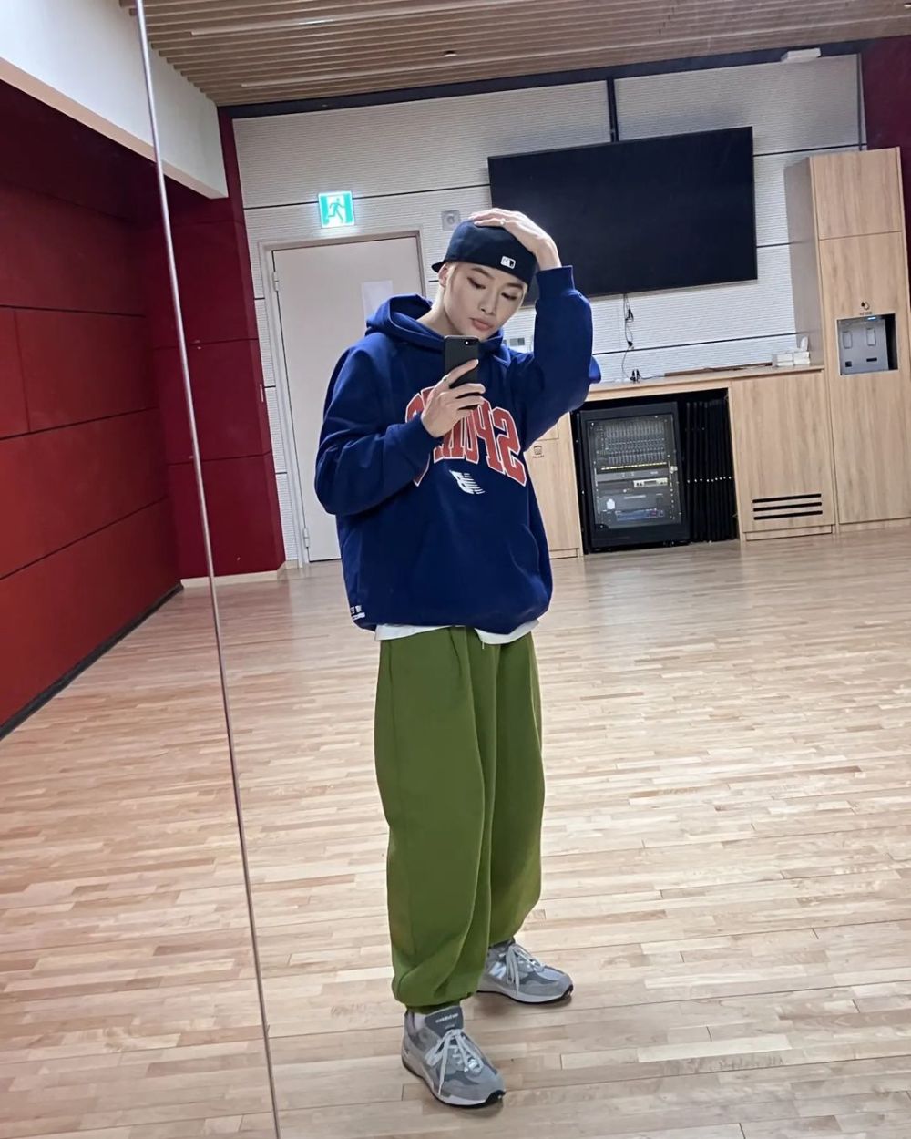 8 Ide OOTD Pakai Baggy Pants ala I.N Stray Kids, Modis Kekinian!