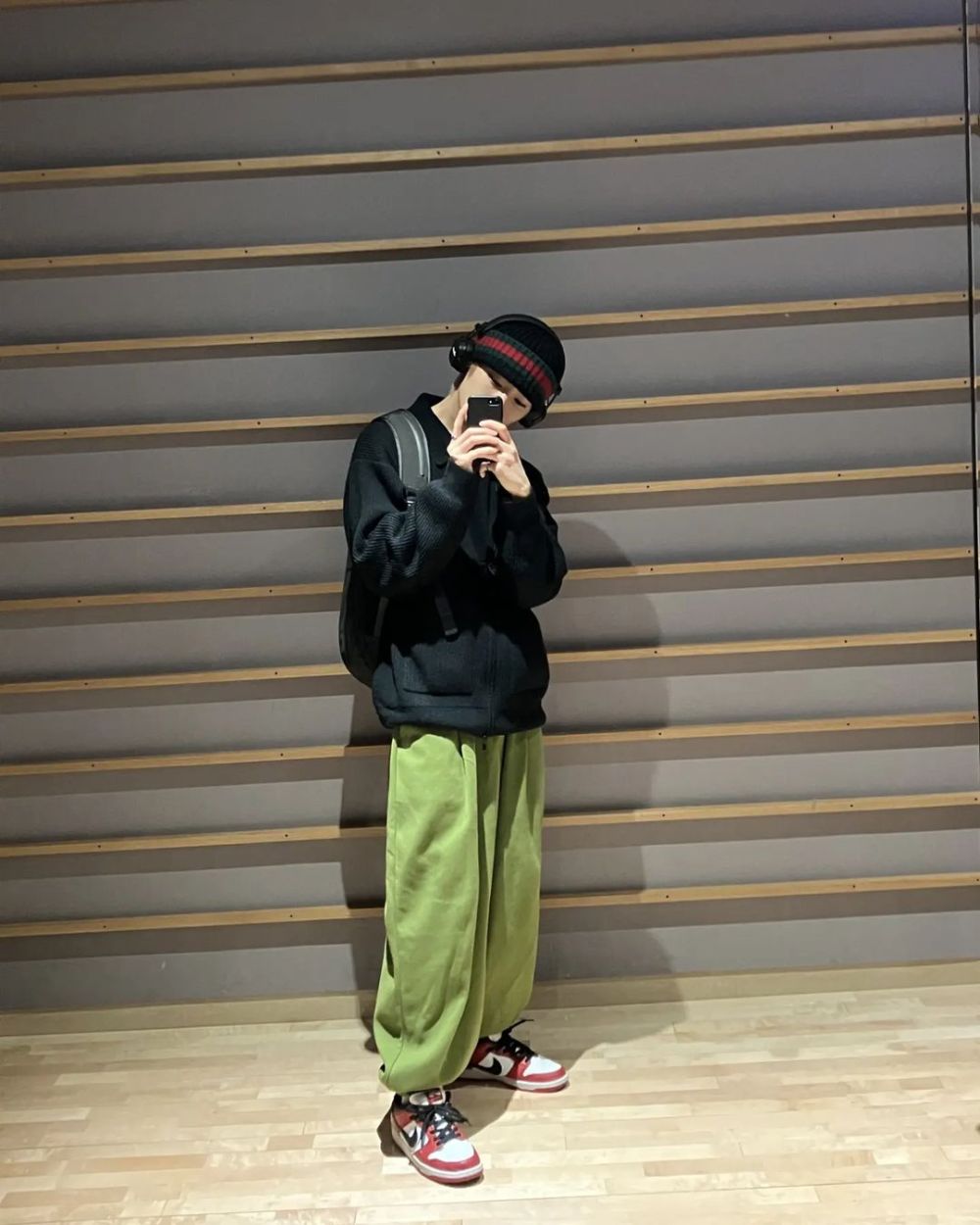 8 Ide OOTD Pakai Baggy Pants ala I.N Stray Kids, Modis Kekinian!