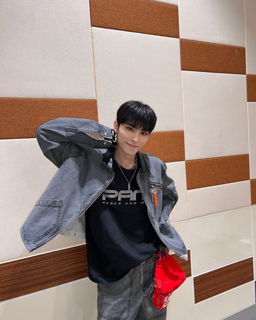 7 Inspirasi Outfit Cowok Mamba ala Xaiojun WayV, Boyfriendable!