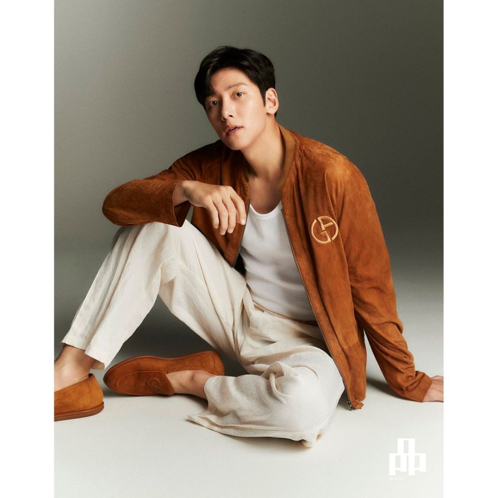 8 Inspirasi Outfit Smart Casual ala Ji Chang Wook, Eye Catching!