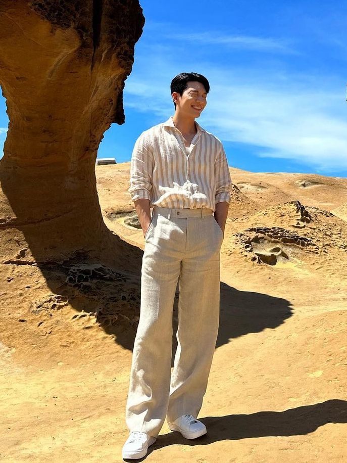 7 Ide Outfit Traveling ala Wi Ha Joon, Liburan Stylish Memorable!