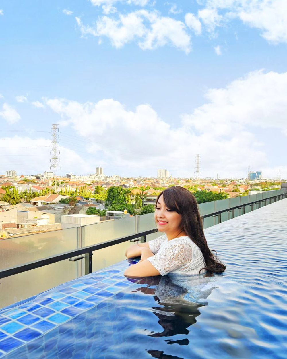 7 Hotel Infinity Pool di Surabaya, Tawarkan City View yang Indah  