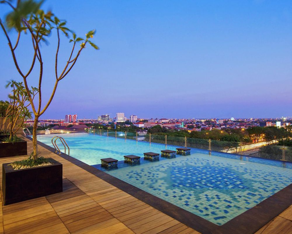 7 Hotel Infinity Pool di Surabaya, Tawarkan City View yang Indah  