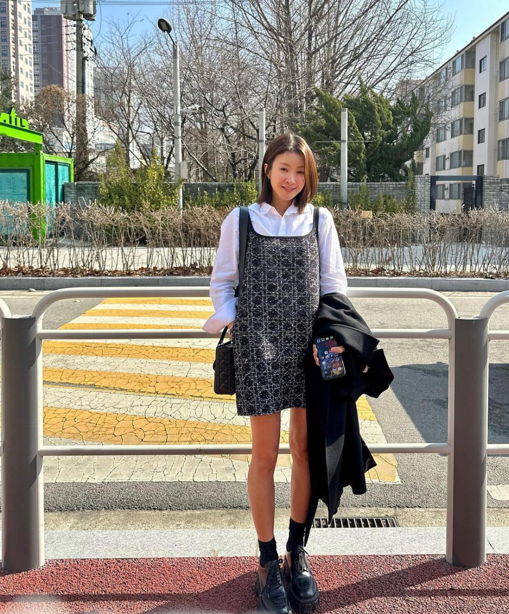 9 Inspirasi Casual Outfit ala Lee Si Young, Effortlessly Chic!