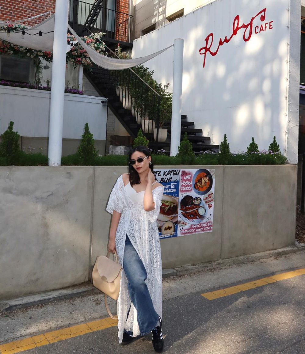 9 Inspirasi Outfit Y2K Style ala Adifa Nadira, Hits Abis!