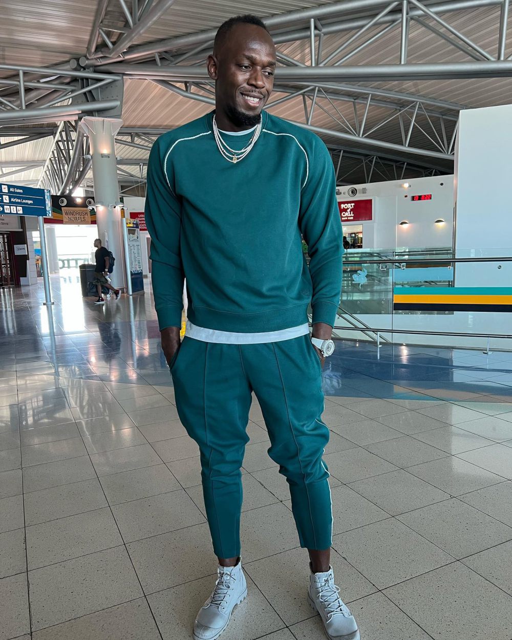 8 Ide Outfit ala Usain Bolt yang Keren Abis, Fashionable!