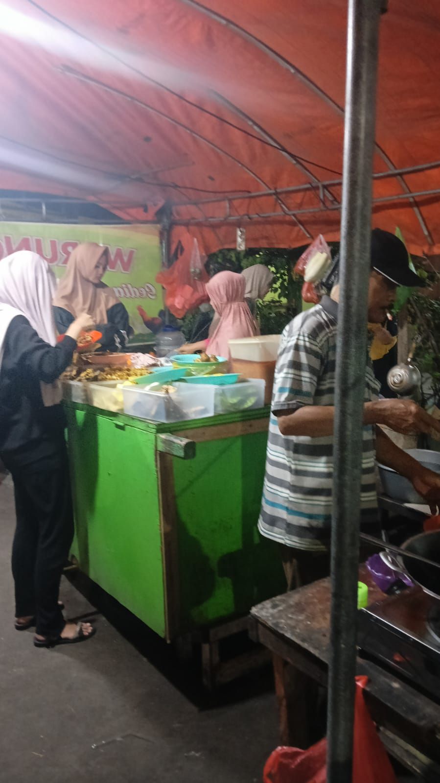 8 Tempat Makan Enak di Dekat Unair Kampus B, Murah Banget!