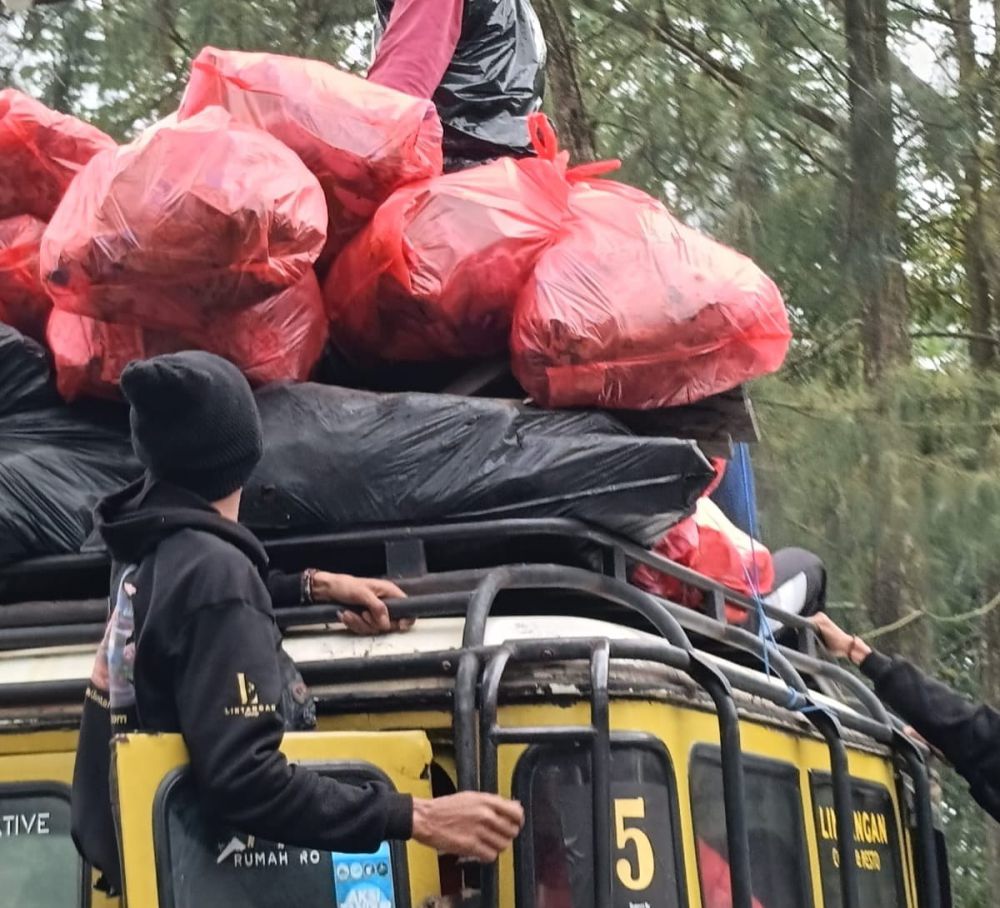 BB TNBTS Temukan 5 Ton Sampah saat Bersihkan Gunung Bromo