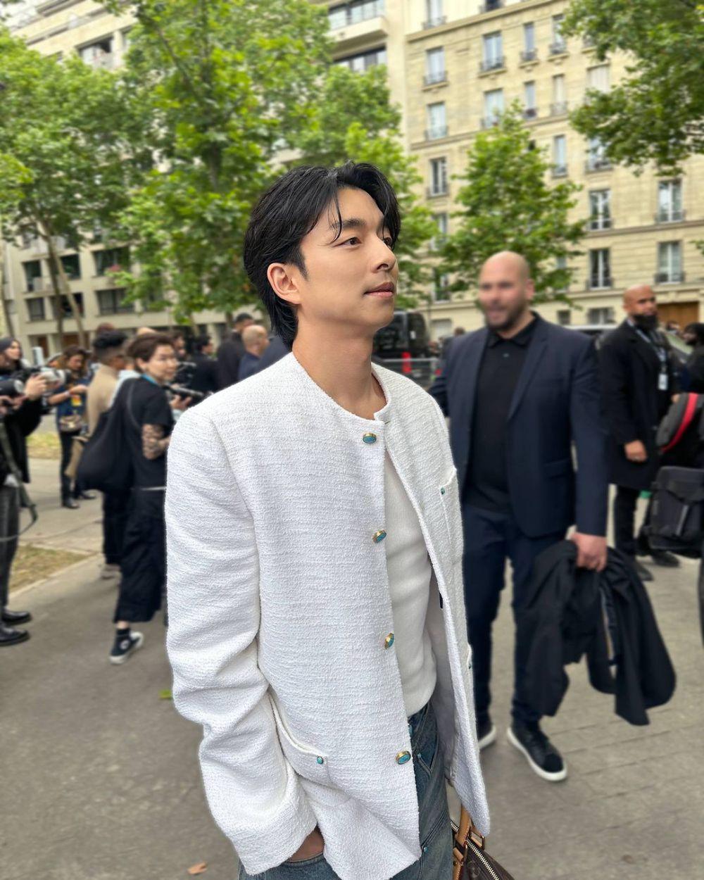 7 Potret Gong Yoo di Louis Vuitton Paris Fashion Week 2024