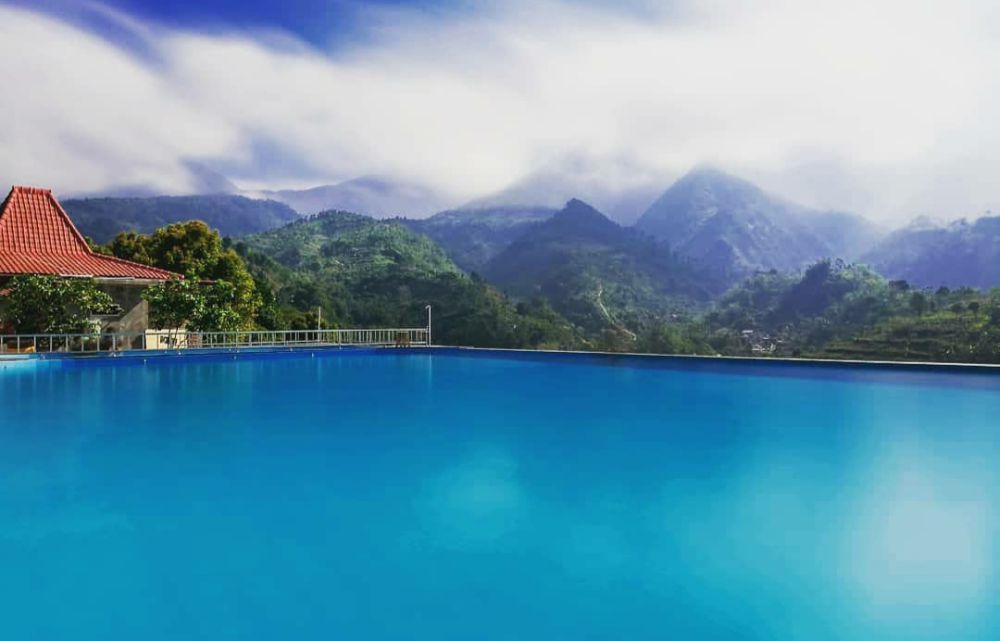 Pesona Soko Langit Wonogiri, Sensasi Berenang dengan View pegunungan