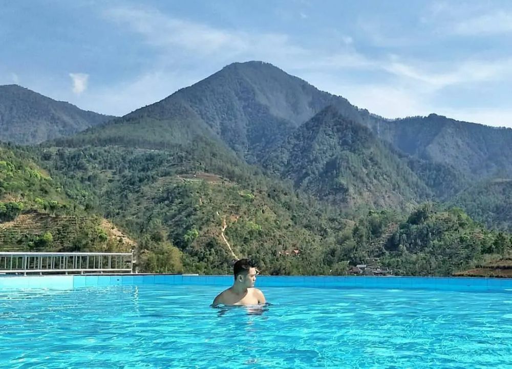 Pesona Soko Langit Wonogiri, Sensasi Berenang dengan View pegunungan