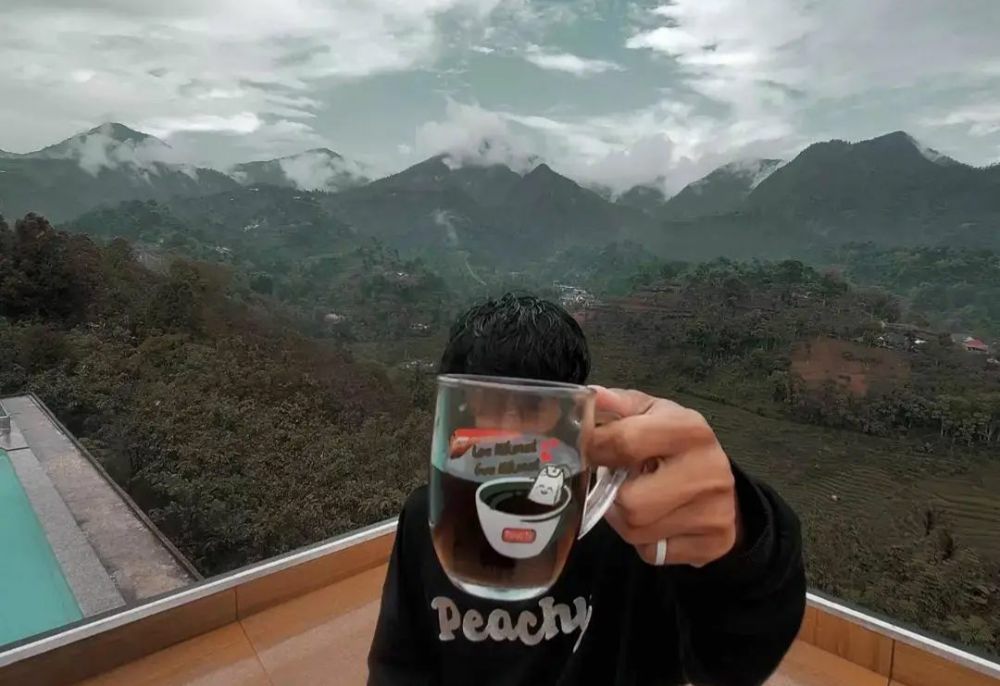 Pesona Soko Langit Wonogiri, Sensasi Berenang dengan View pegunungan