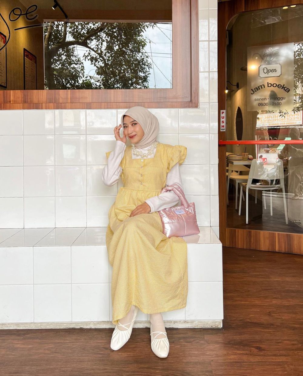 9 Inspirasi Style Hijab Cottagecore ala Rafika Rahma, Aesthetic!