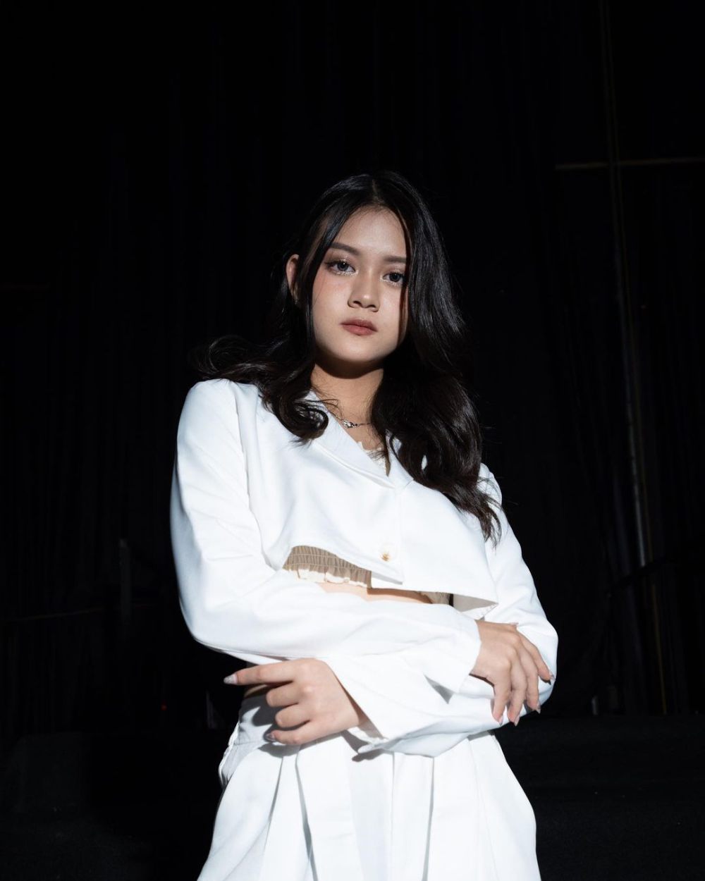 7 OOTD Nuansa Putih ala Christy JKT48, Super Keren!