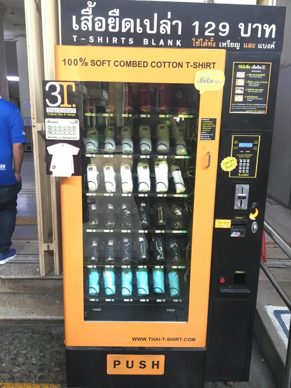 8 Vending Machine Unik di Stasiun Kereta