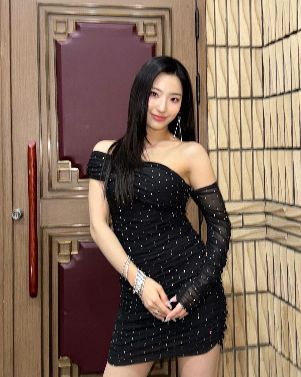 10 Styling Outfit Hits ala Saerom fromis_9, Gen Z Banget! 