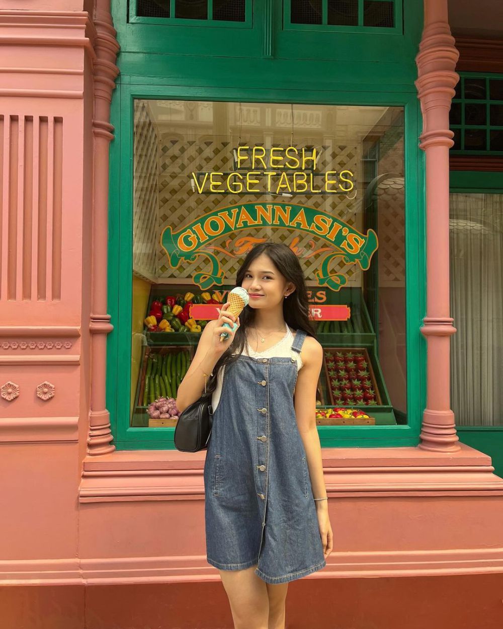 7 Ide Padu Padan Overall Denim ala Member JKT48, Cute dan Fresh!