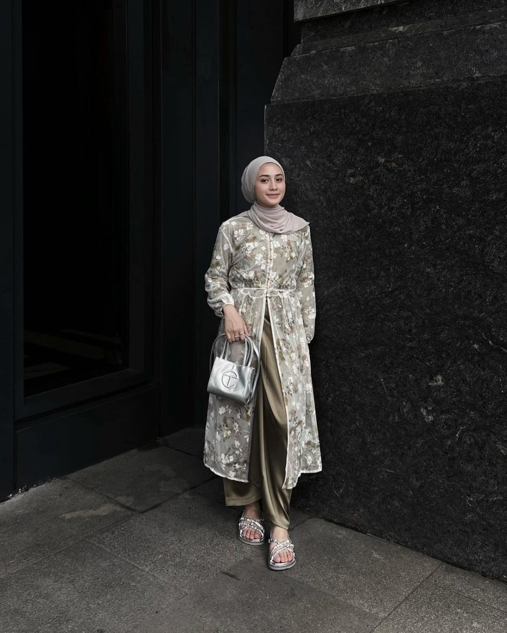 8 Ide Kebaya Modern Menawan ala Selebgram Hijab, Perpaduan Warna Soft