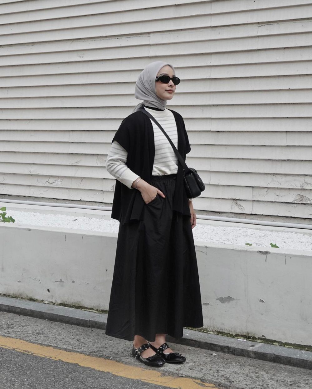 9 Gaya OOTD Hijab untuk Jalan-jalan ala Intan Sugih, Super Comfy!