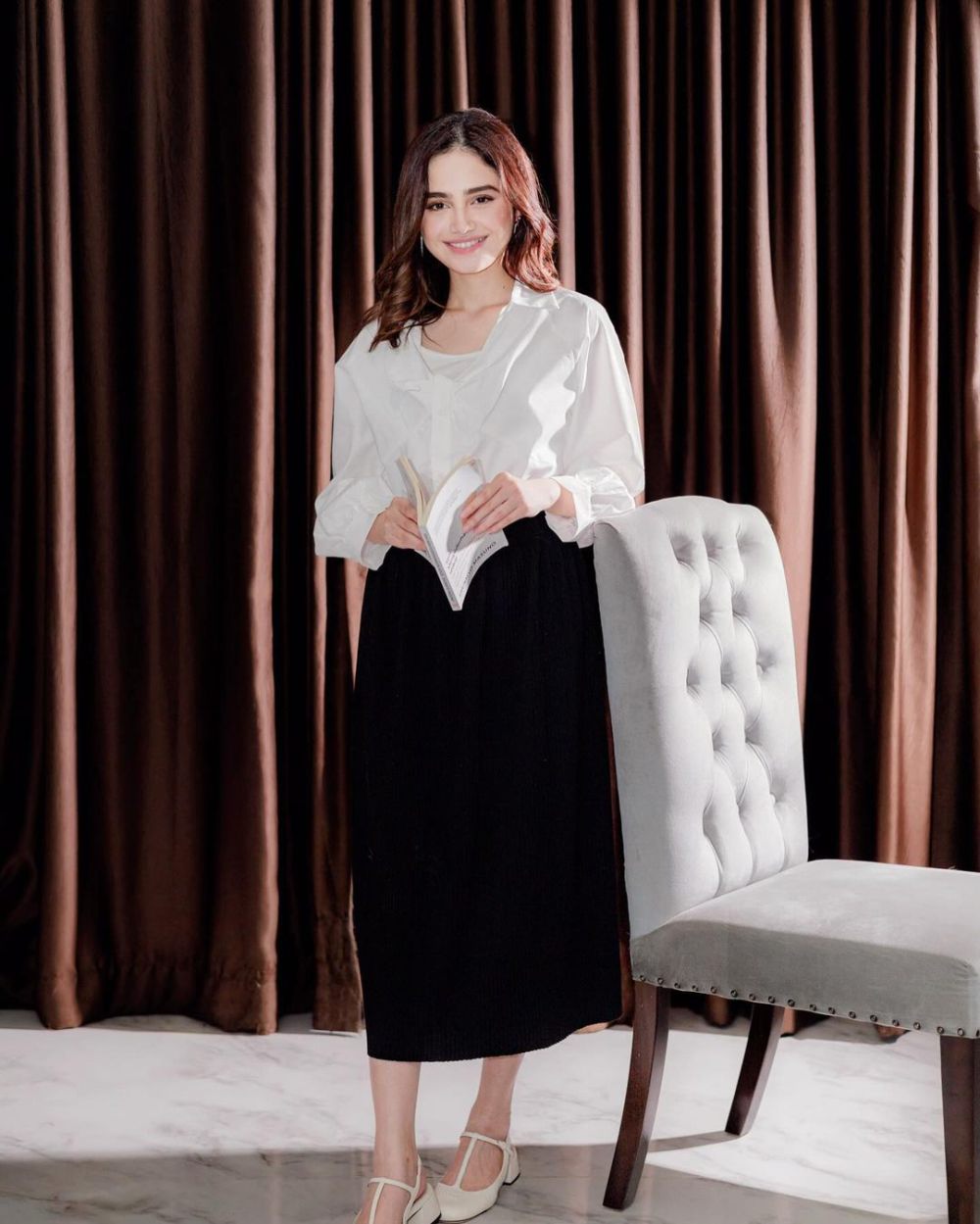 7 Inspirasi Office Look ala Syifa Hadju, Simple but Stunning!