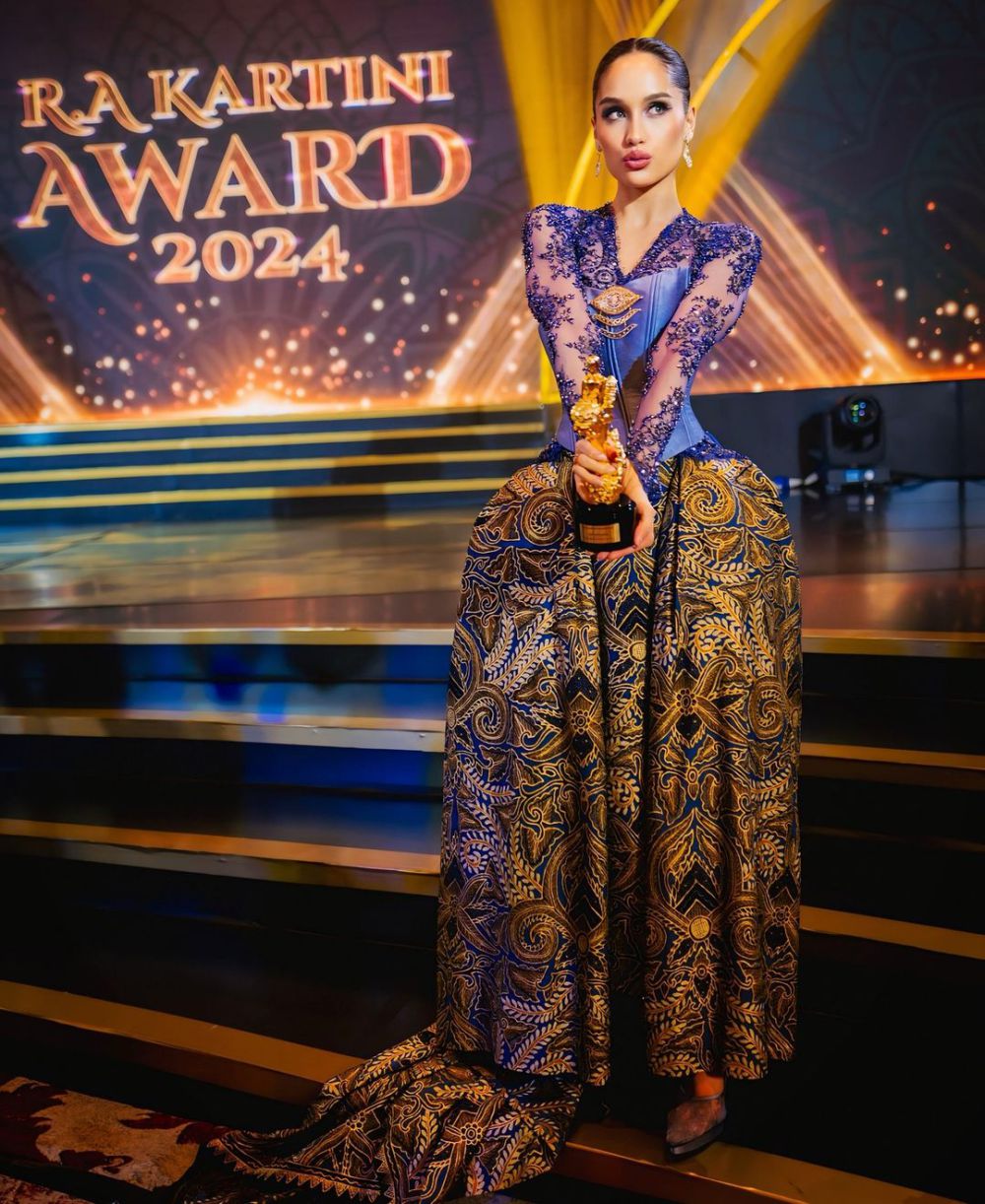 Cinta Laura Raih Penghargaan di R.A Kartini Award 2024