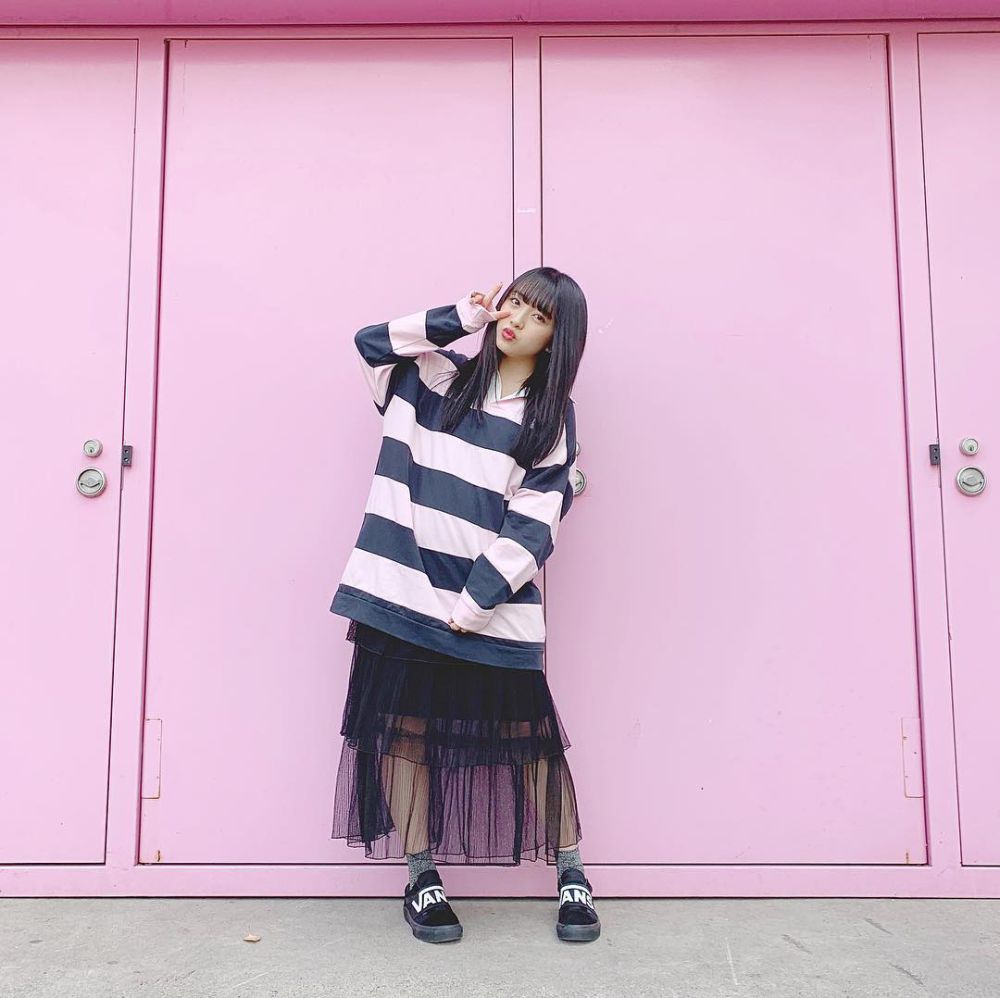 8 Ide Outfit Nuansa Hitam ala Mion Mukaichi, Super Fashionable!