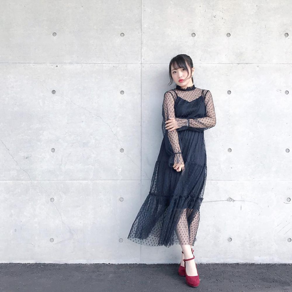 8 Ide Outfit Nuansa Hitam ala Mion Mukaichi, Super Fashionable!