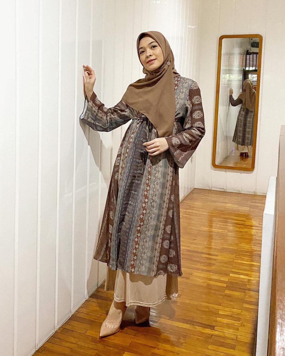 11 Padu Padan Outfit Warna Cokelat Dian Ayu Lestari, Look Warm!