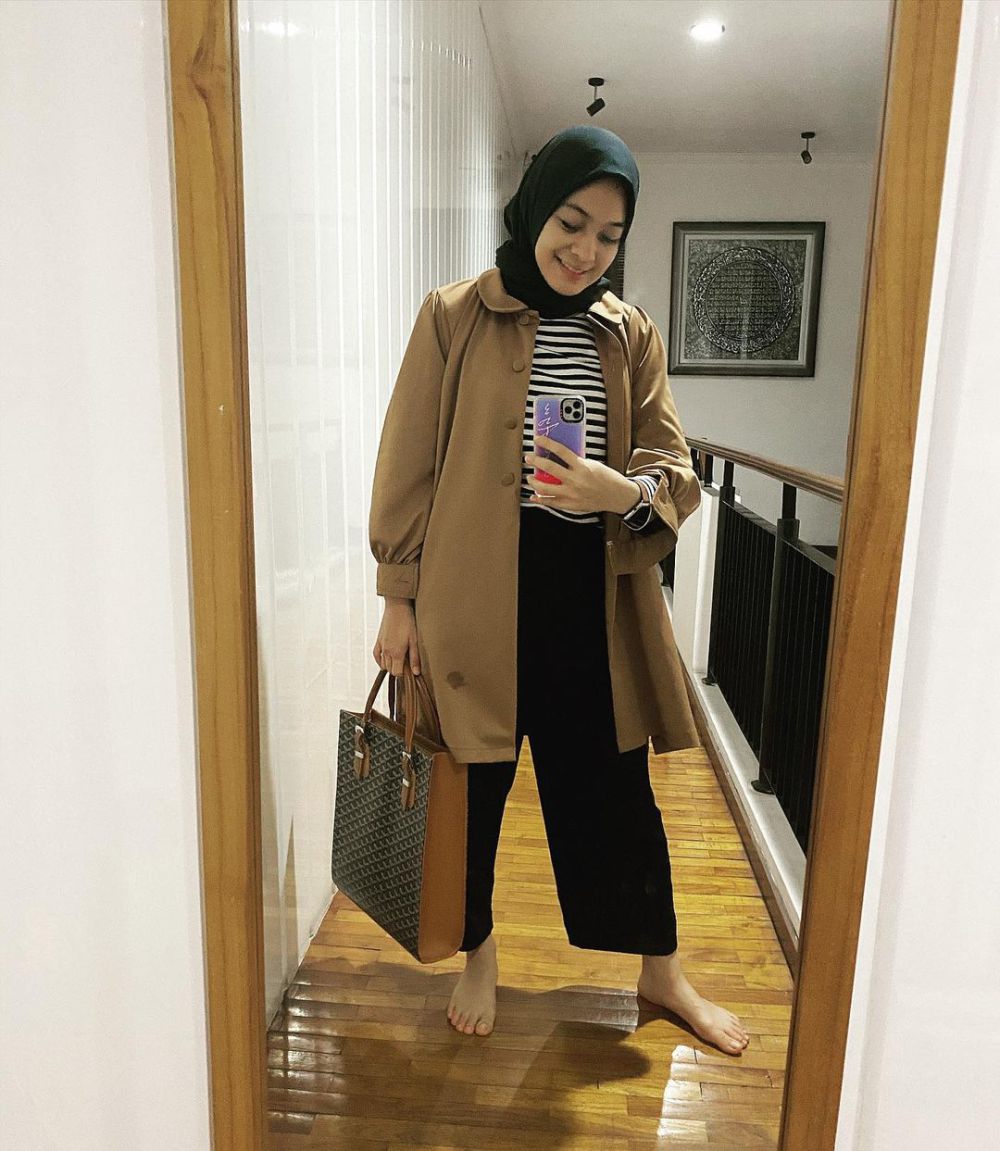 11 Padu Padan Outfit Warna Cokelat Dian Ayu Lestari, Look Warm!