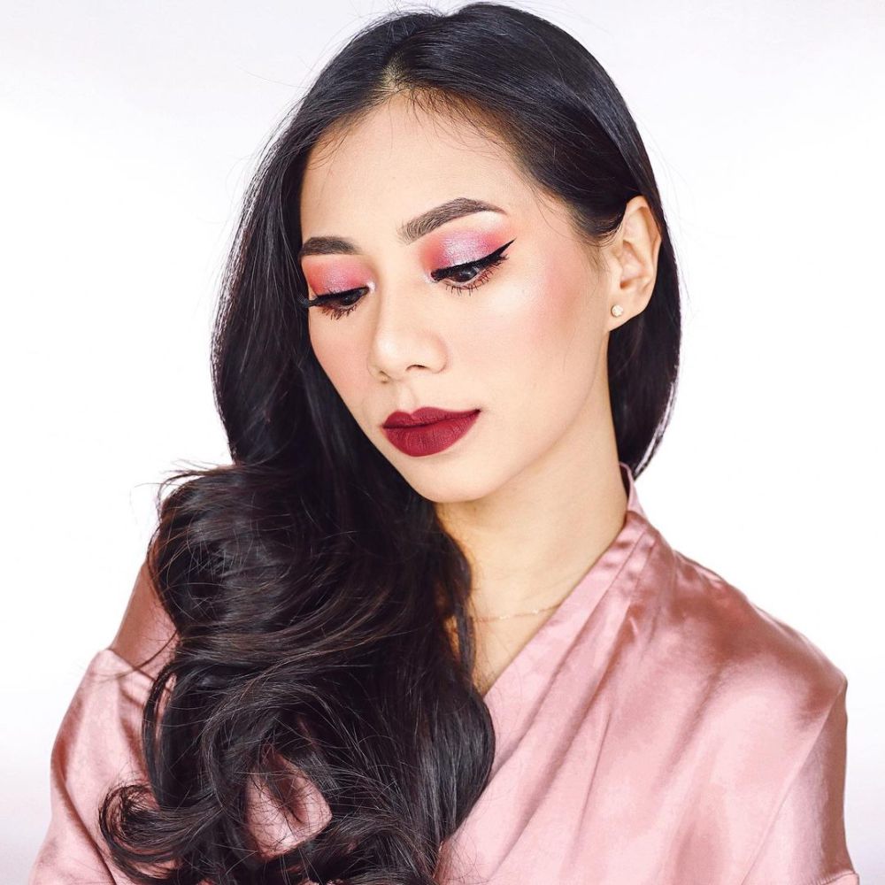 Ide Party Makeup Look dengan Lipstik Merah ala Abel Cantika