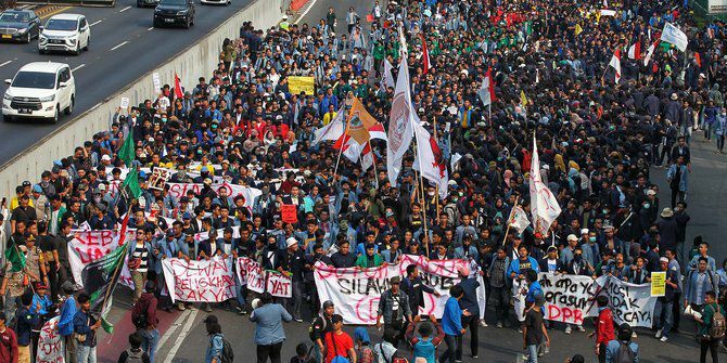 Waduh! Buntut PHK Massal, Para Buruh Jateng Jadi Korban Omnibus Law