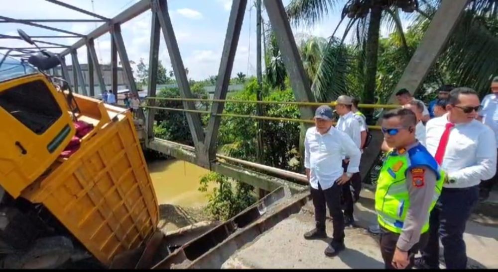 Jembatan Sei Air Tenang Ambruk, Warga Tuntut Tanggung Jawab Pemerintah