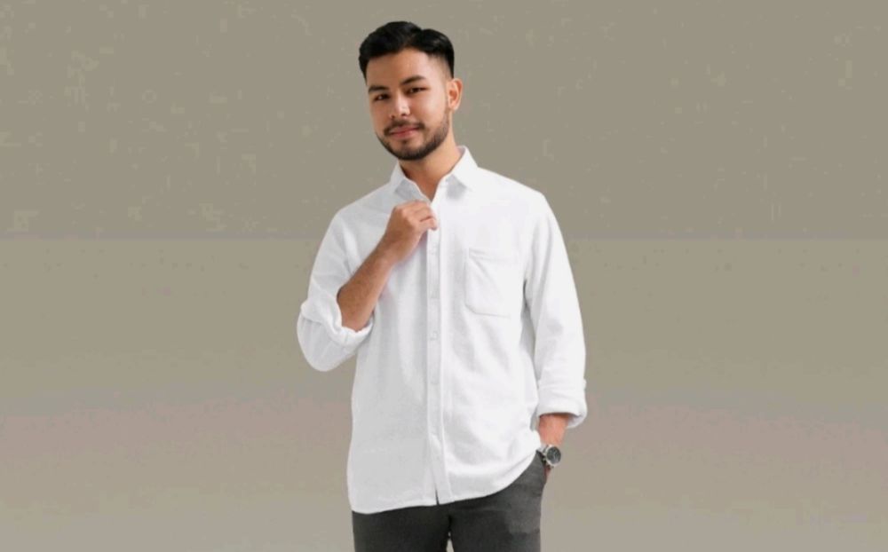 5 Kemeja Putih Lengan Panjang dari Brand Lokal, Berani Tampil Formal!