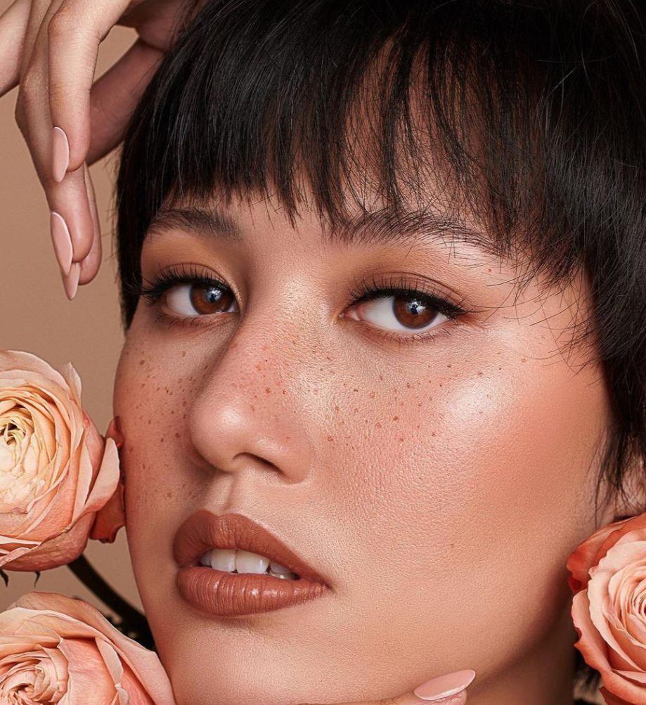 9 Inspirasi Makeup Jalan-jalan ala Gala Gea, Soft Look!